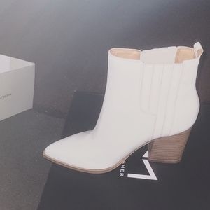 I'm selling These Boots name brand Marc Jacob DaVinci Steve Madden 150 best offe